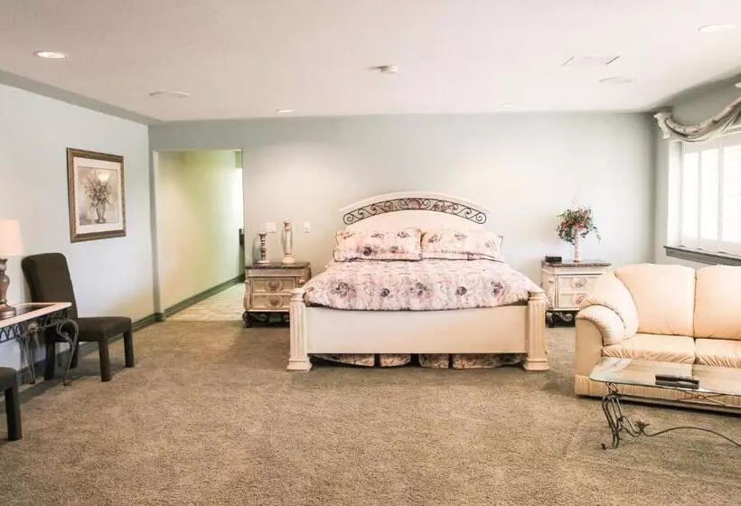 Отель Greenwell Inn