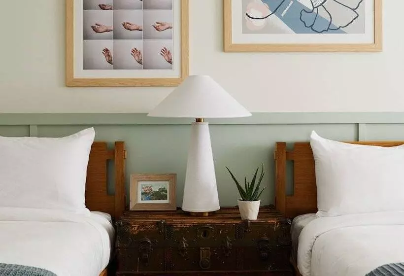 Hotel Wayfinder Newport