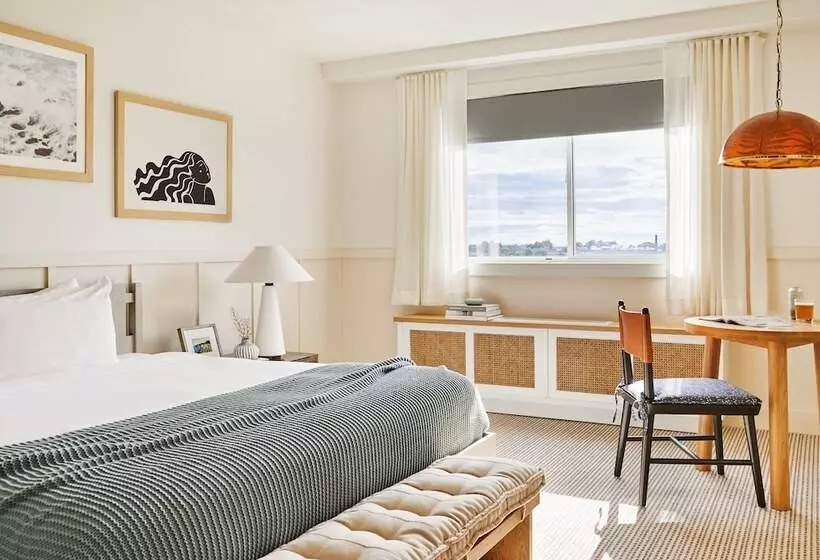 Hotel Wayfinder Newport