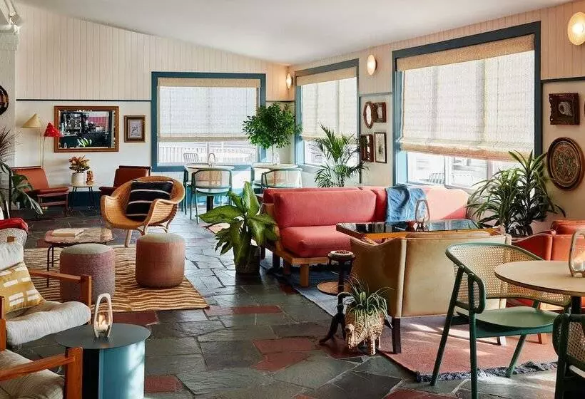 Hotel Wayfinder Newport