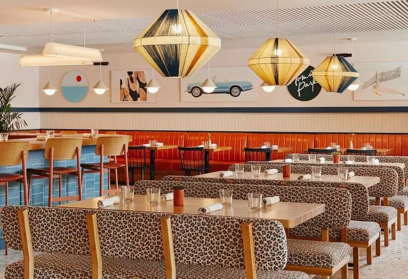 Hotel Wayfinder Newport