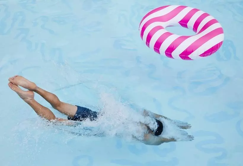 Hotel Wayfinder Newport