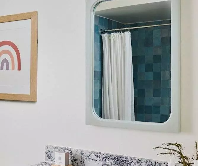 Hotel Wayfinder Newport