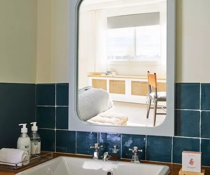 Hotel Wayfinder Newport