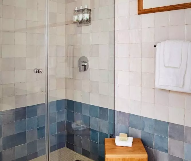 Hotel Wayfinder Newport