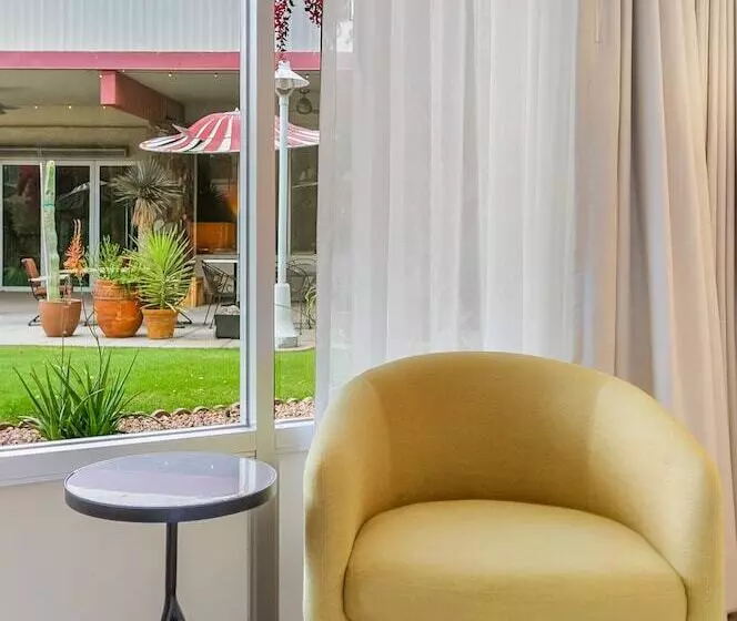 渡假胜地  Papago Motor