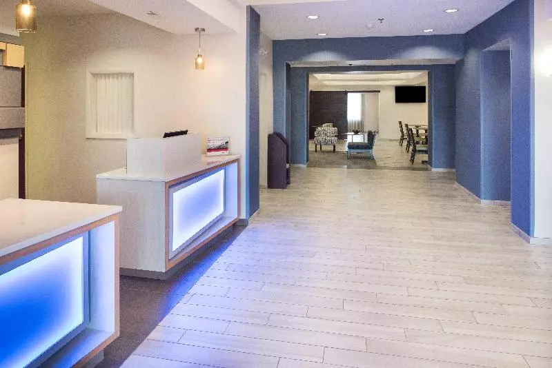 Holiday Inn Express Hotel & Suites Burlington, An Ihg