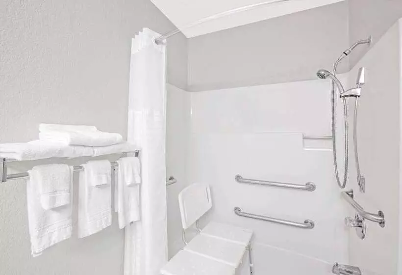 فندق Baymont By Wyndham Ames