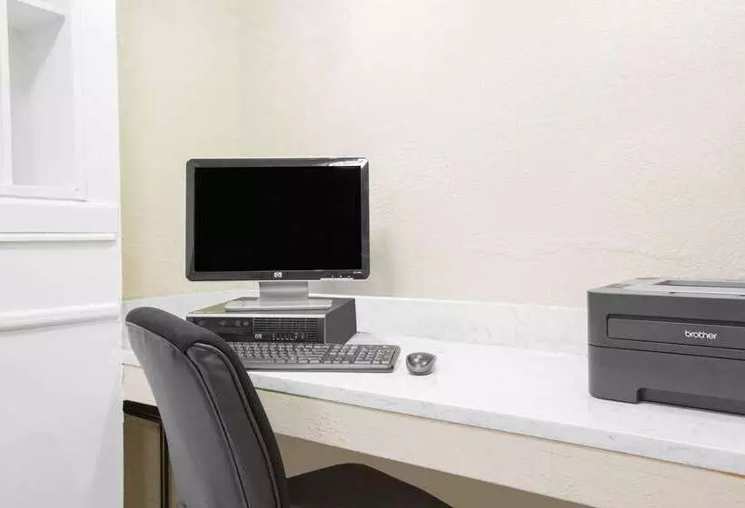 فندق Baymont By Wyndham Ames