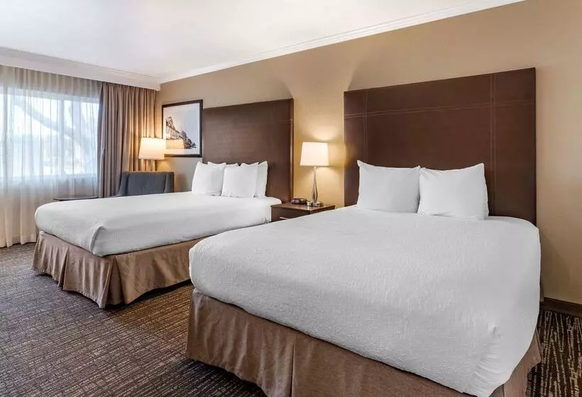 酒店 Best Western Plus Garden Court Inn