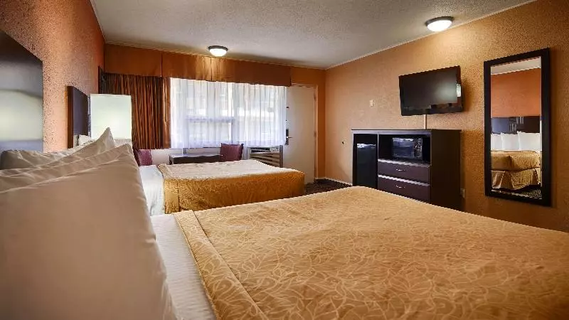 Отель Best Western Red Carpet Inn Hereford