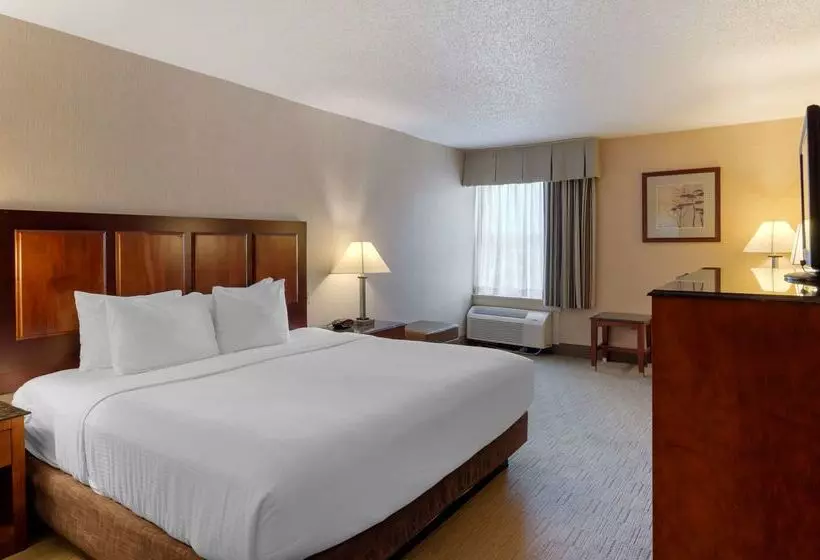 هتل Best Western Staunton Inn
