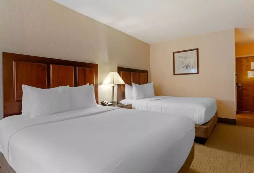 هتل Best Western Staunton Inn