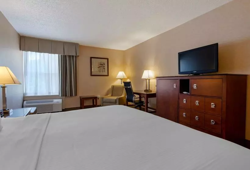 هتل Best Western Staunton Inn
