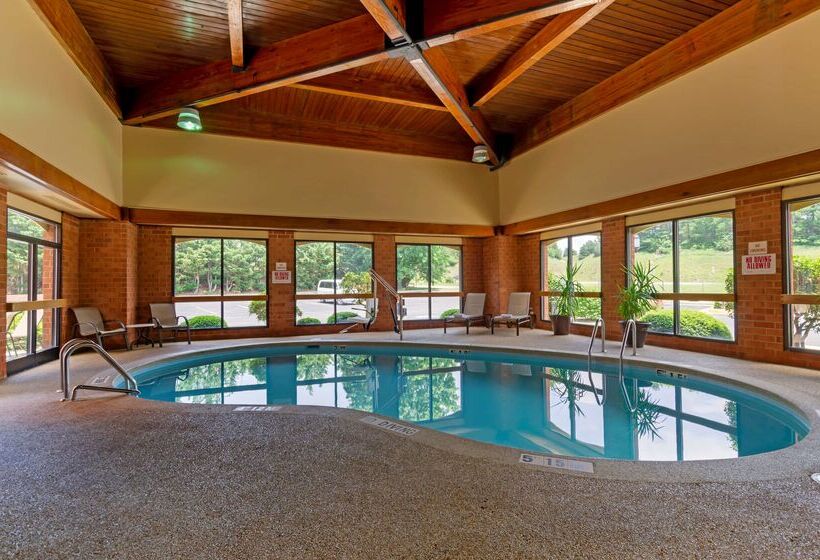 Отель Best Western Staunton Inn