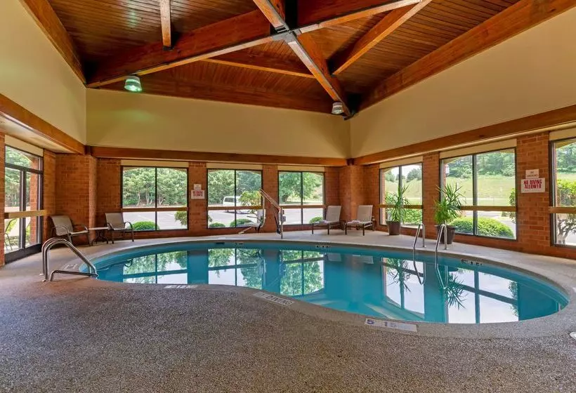 هتل Best Western Staunton Inn