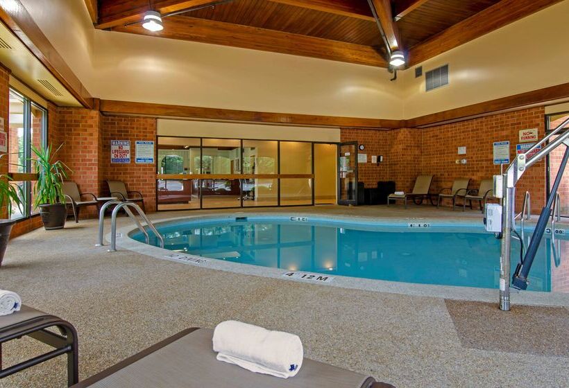 Отель Best Western Staunton Inn