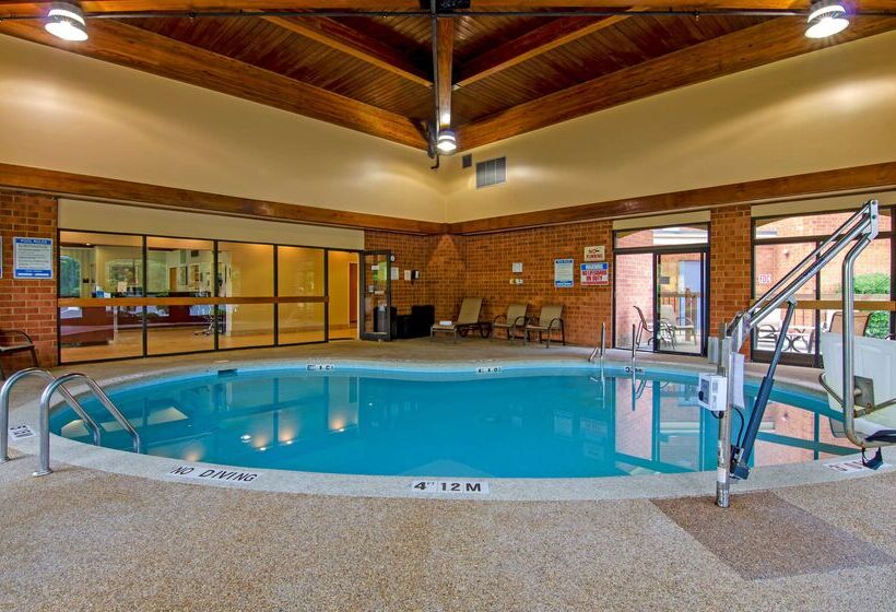 Отель Best Western Staunton Inn