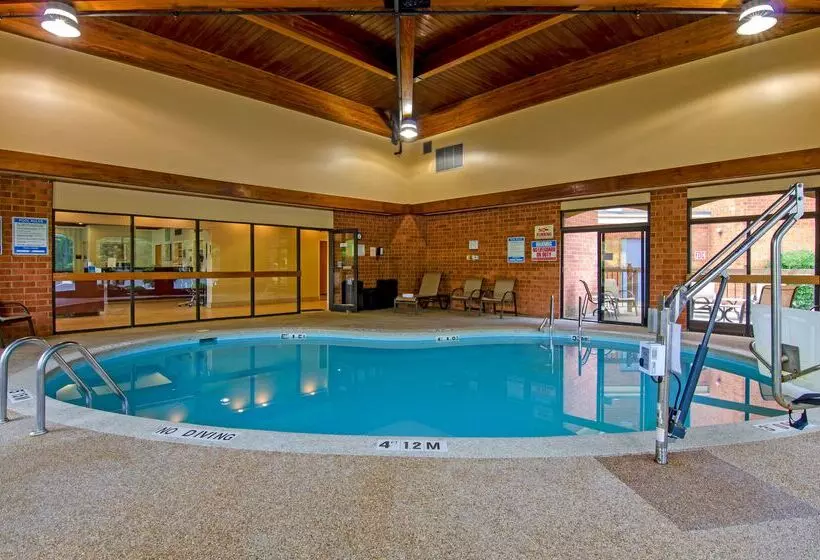 هتل Best Western Staunton Inn