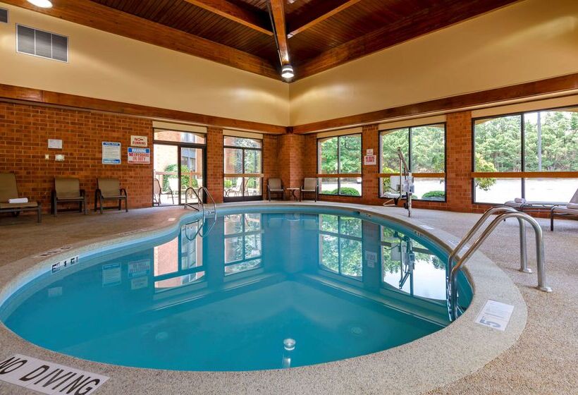 Отель Best Western Staunton Inn