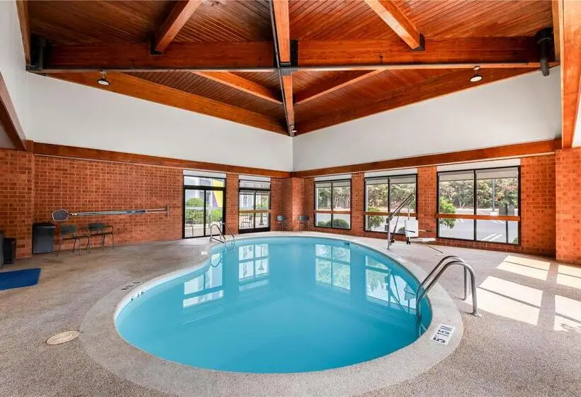 ホテル Best Western Staunton Inn