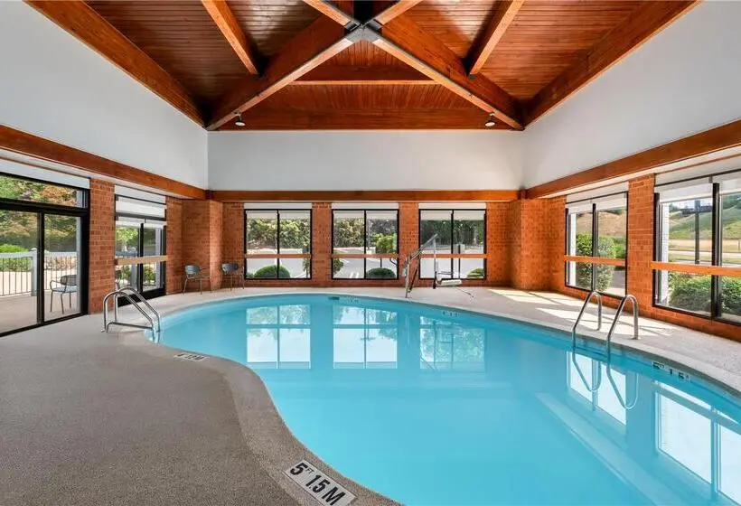 ホテル Best Western Staunton Inn