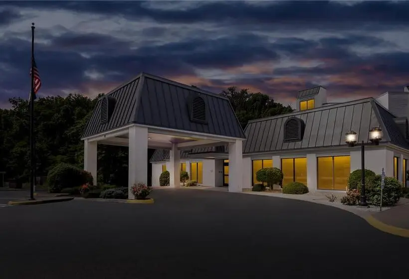 ホテル Best Western Staunton Inn
