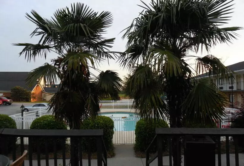 Hotel White Columns Inn