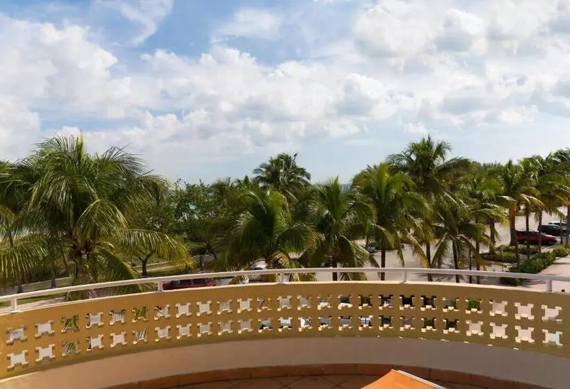 בית מלון כפרי Broadmore Miami Beach