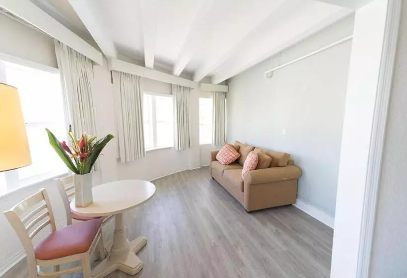 בית מלון כפרי Broadmore Miami Beach