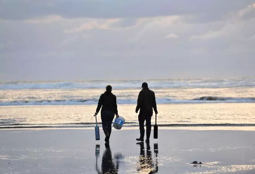 Отель Chateau Westport Resort