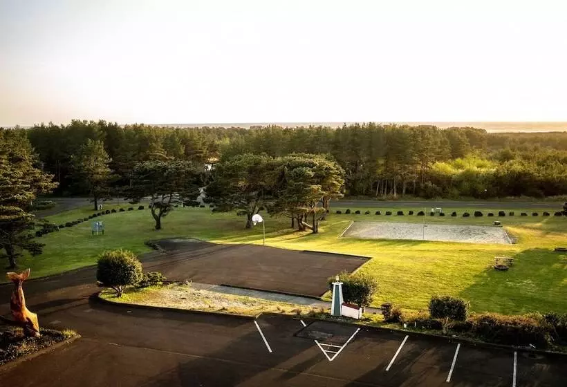 Отель Chateau Westport Resort