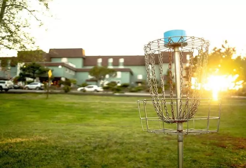 Отель Chateau Westport Resort