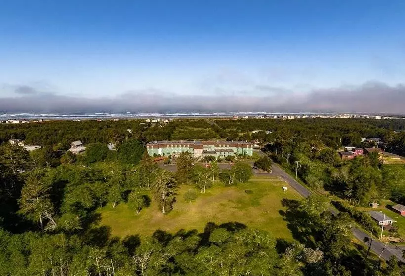 Отель Chateau Westport Resort