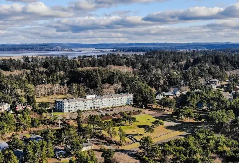 Отель Chateau Westport Resort