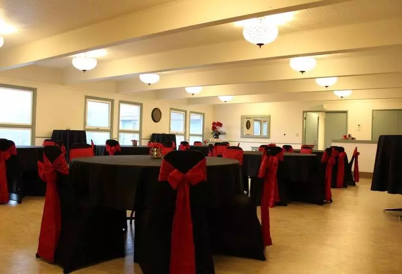 Отель Chateau Westport Resort