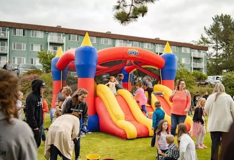 Отель Chateau Westport Resort