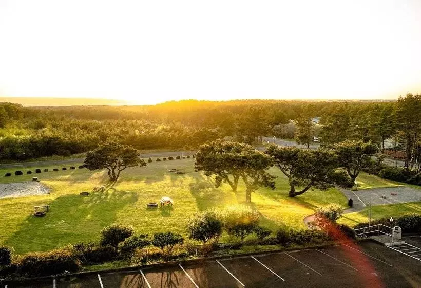 Отель Chateau Westport Resort