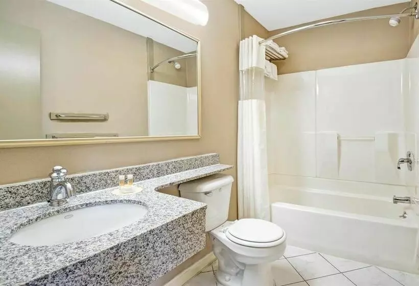 酒店 Days Inn By Wyndham Branford New Haven Conference Center