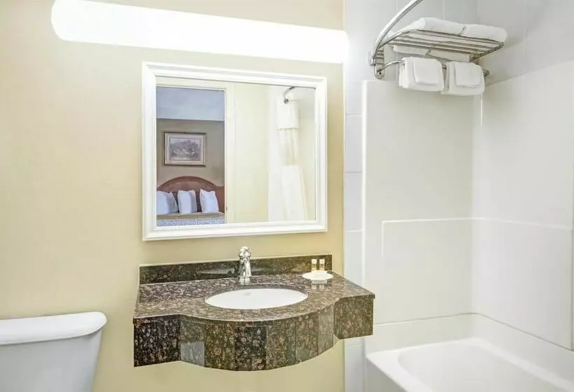 酒店 Days Inn By Wyndham Branford New Haven Conference Center