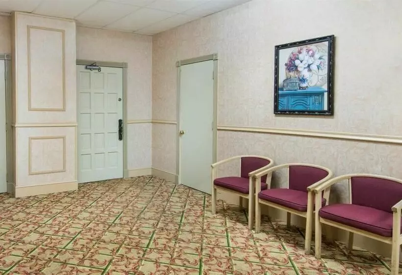 酒店 Days Inn By Wyndham Branford New Haven Conference Center