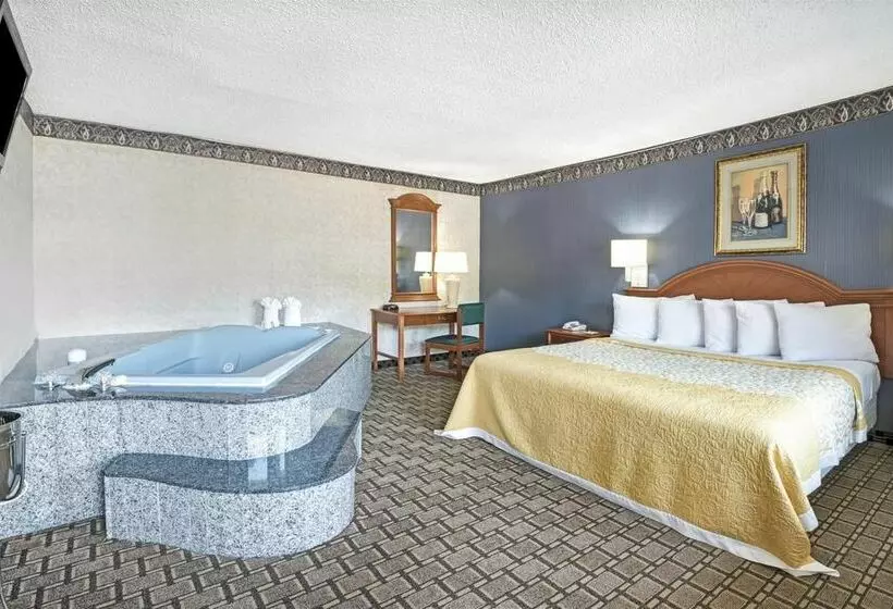 בית מלון כפרי Days Inn By Wyndham Branford New Haven Conference Center