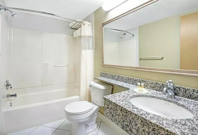 酒店 Days Inn By Wyndham Branford New Haven Conference Center