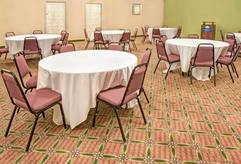 酒店 Days Inn By Wyndham Branford New Haven Conference Center