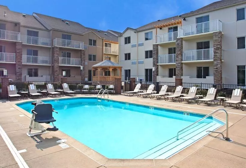 Holiday Inn Express Hotel & Suites Pittsburgh Airport, An Ihg