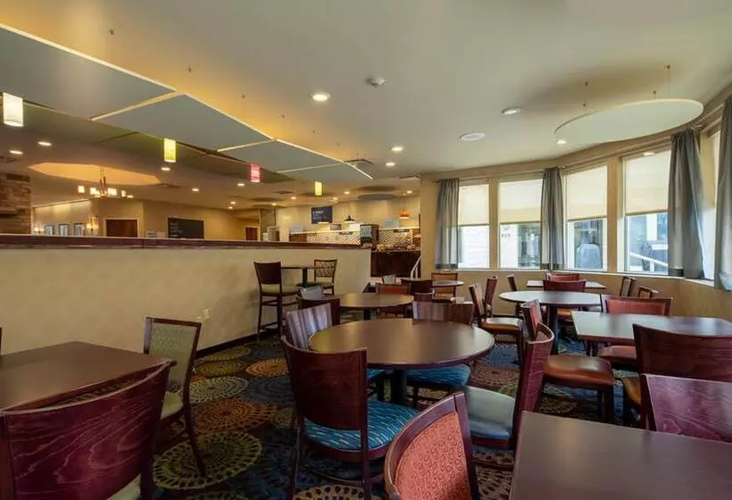Holiday Inn Express Hotel & Suites Pittsburgh Airport, An Ihg