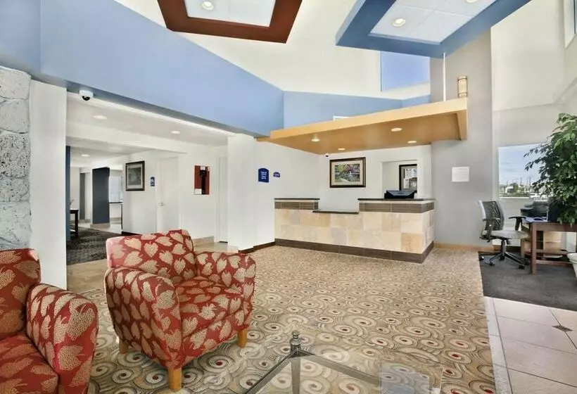 Howard Johnson Hotel & Suites By Wyndham Tacoma