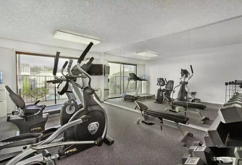 Howard Johnson Hotel & Suites By Wyndham Tacoma