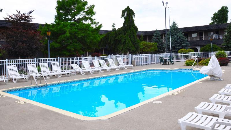 هتل Magnuson East Sandusky