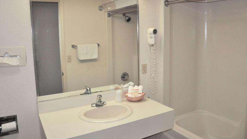 هتل Magnuson East Sandusky